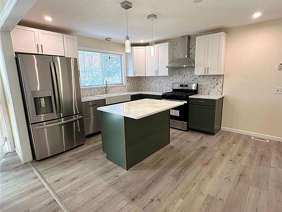 3rd image of 926 Justice Ct