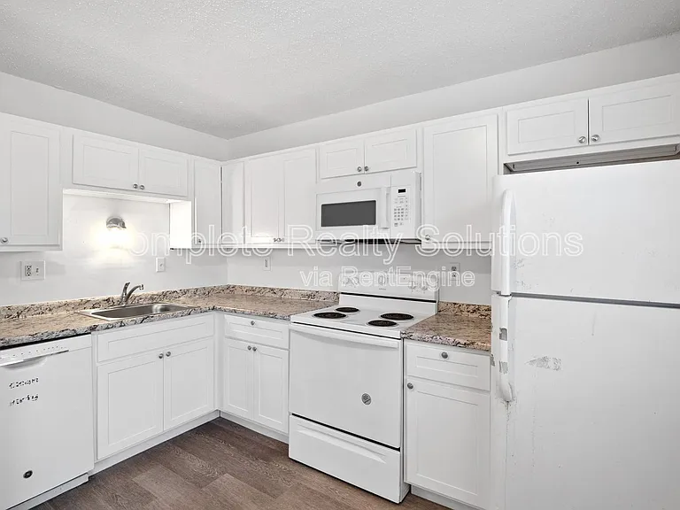 318 Mount Everest Dr #D — Photo 3