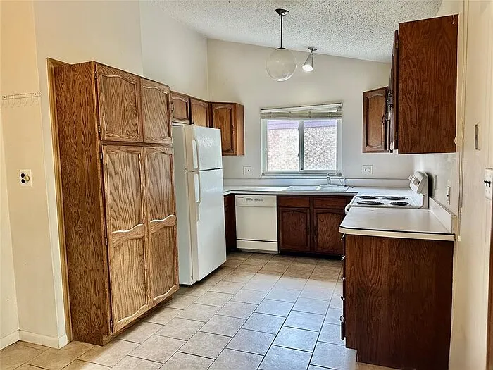 21669 Tulipwood Ave — Photo 5