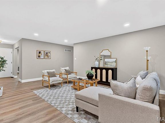 3rd image of 12363 Merrick Dr