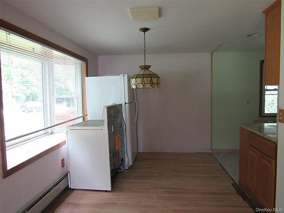 4th image of 6 Meadow Avenue
