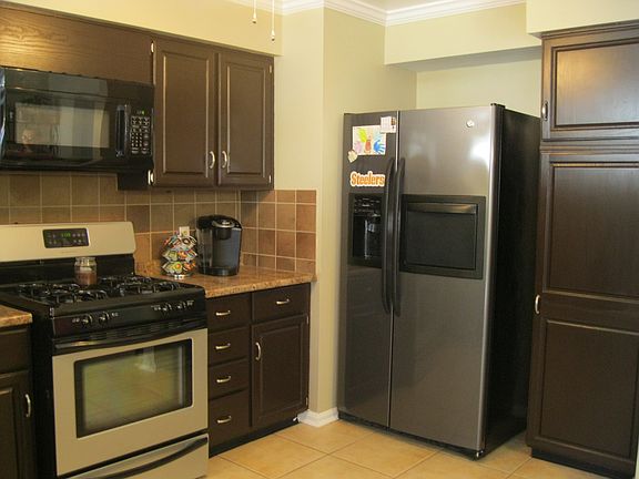 3rd image of 5520 Beechwood Dr