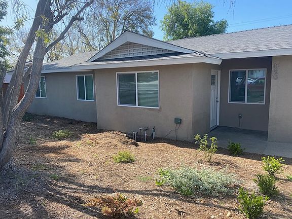 4th image of 880 E Avenida De Las Flores