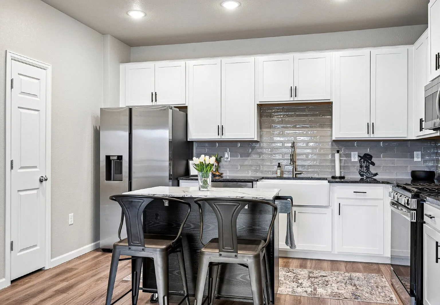 2 bed, 2.0 bath, 870 sqft, $2,000 — Photo 3