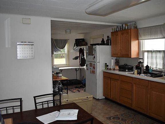 4th image of 1029 S Madison St