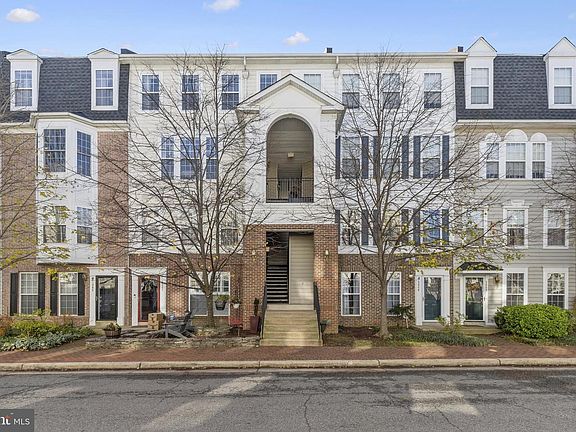 2nd image of 5064 Donovan Dr #426