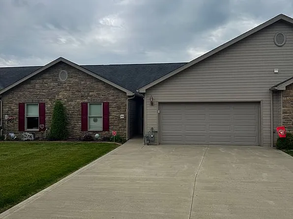 402 Wimbledon Dr, Mount Pleasant, PA 15666