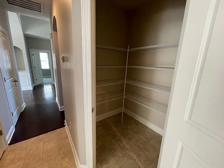 654 Dutchmans Creek Trl — Photo 31