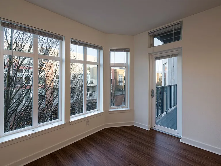 Five 2 Five 1st Ave West — Photo 2