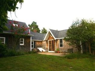 102 Edgartown Rd, Tisbury, MA 02568