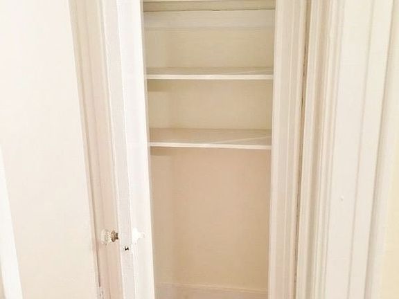 3rd image of 2826 44th St APT 1C