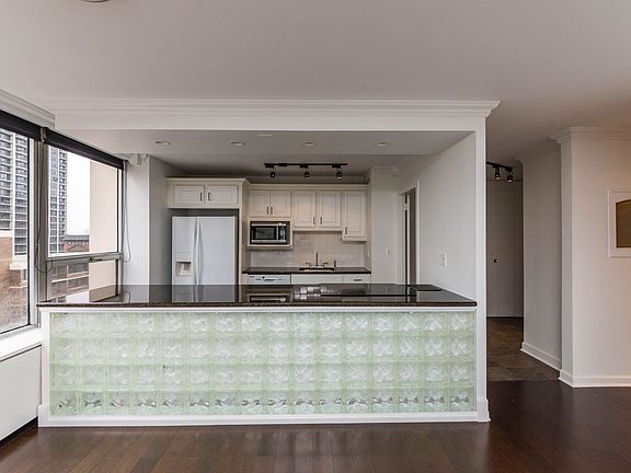 2nd image of 70 W Burton Pl APT 807