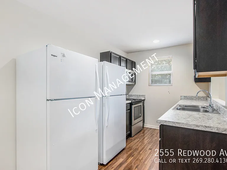2555 Redwood Ave — Photo 4