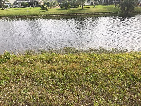 3rd image of 839 Rotonda Cir