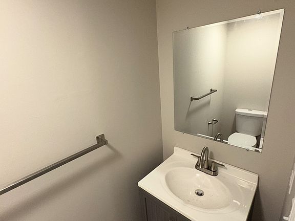 4th image of 1000 Christopher Ln APT 4