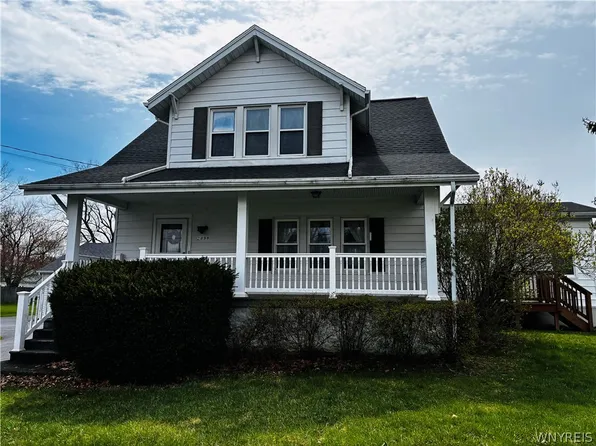 2898 Tallman St, Sanborn, NY 14132