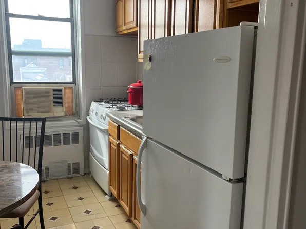 2909 Ocean Avenue image 3 of 5