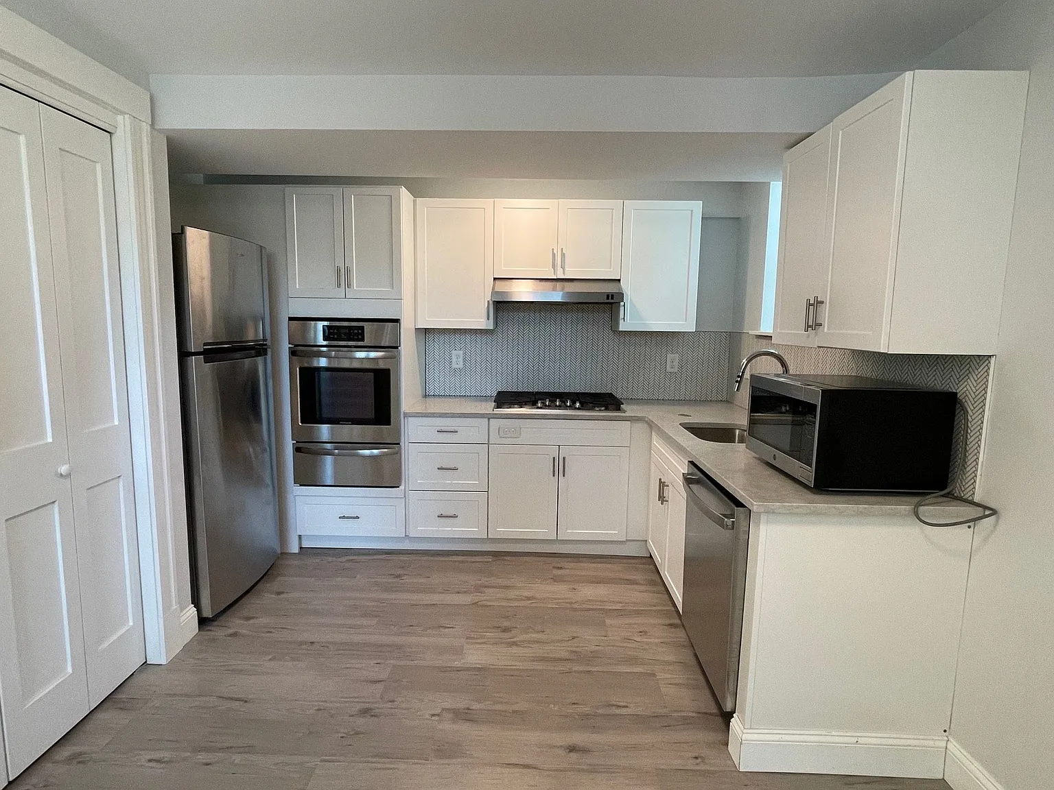 Studio, 420 sqft, $1,900 — Photo 2