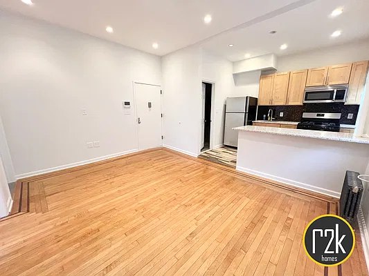 Rented by Realty 2000 Corp | media 2