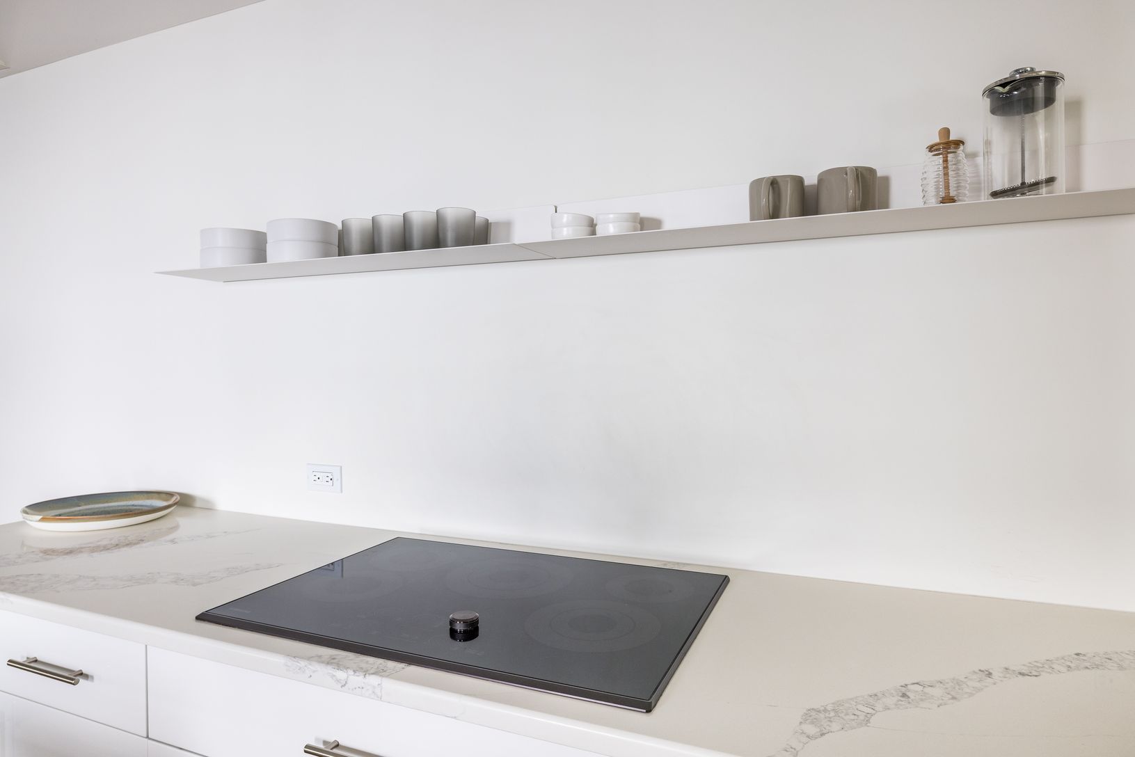 Induction cooktop and floating display