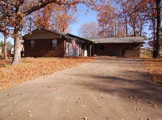 927 S 26th St, Rogers, AR 72758