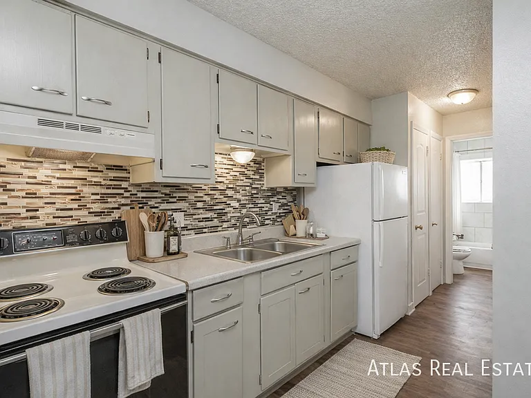 1931 Henderson Ave #2 — Photo 1