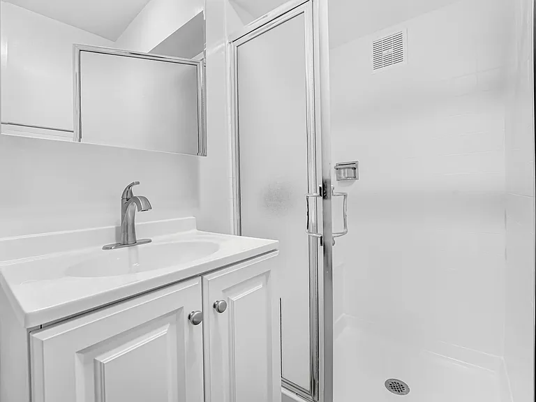 1002 12th St in Santa Monica - North of Wilshire Blvd! — Photo 14