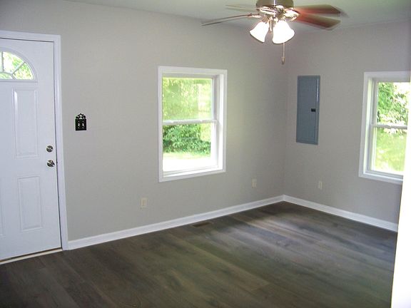 4th image of 365 Pottersville Rd