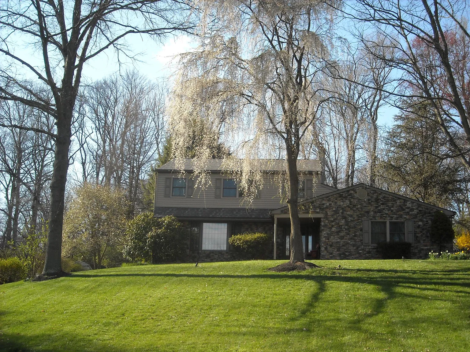 4 bed, 2.5 bath, 2370 sqft, $3,499 — Photo 1