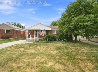 25675 Barbara St, Roseville, MI 48066