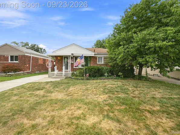 25675 Barbara St, Roseville, MI 48066