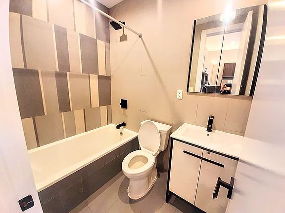 5th image of 3059 Fulton St Unit 3-A