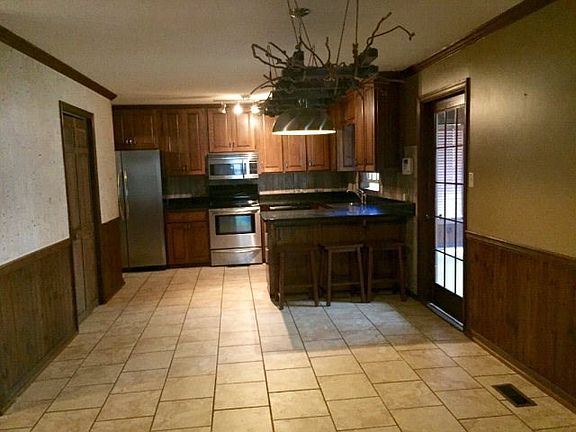 3rd image of 615 Ledgedale Cir