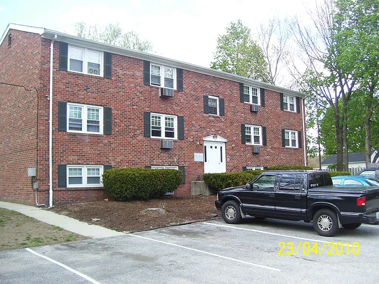2 Roosevelt Ave #6 — Photo 8