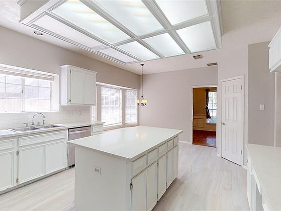 Oversized island with plenty of counter space.