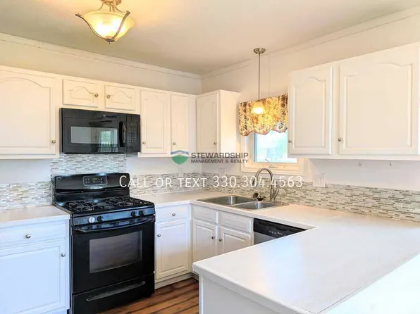 940 17th St NE, Massillon, OH 44646