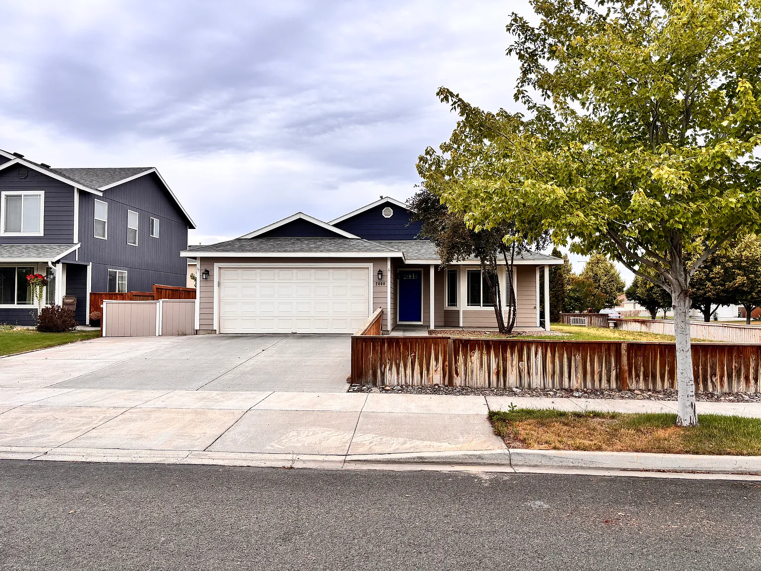 2000 Dilley Ave photo 1