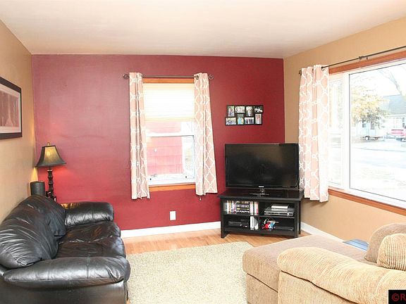 3rd image of 418 N Belmont Dr