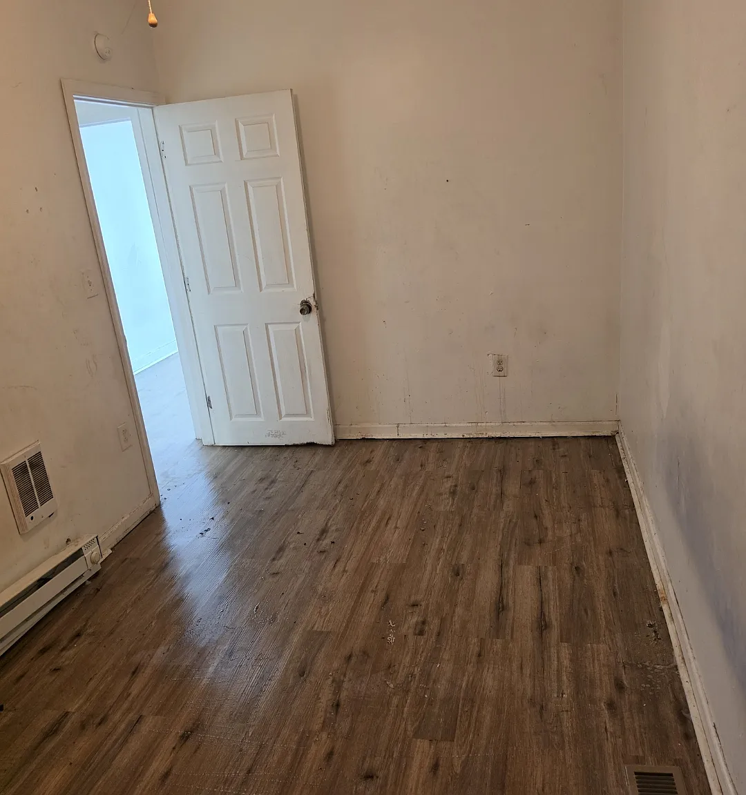 2445 W Oakdale St — Photo 3