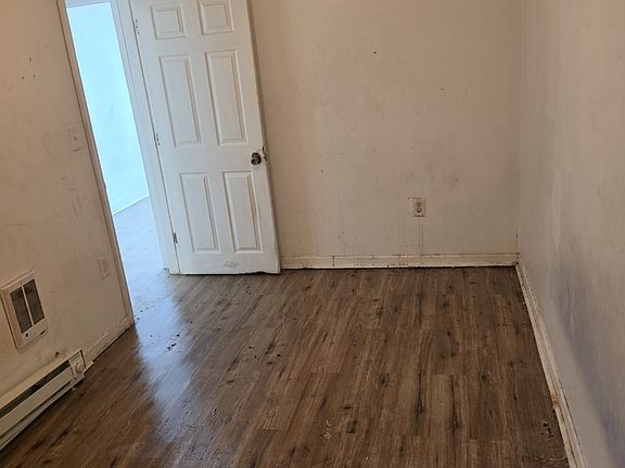 3rd image of 2445 W Oakdale St