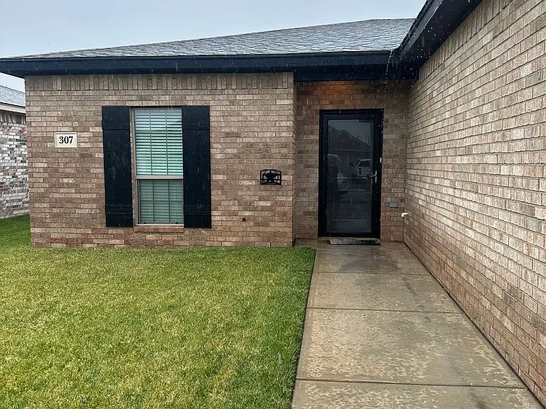 307 Mikeska St — Photo 2