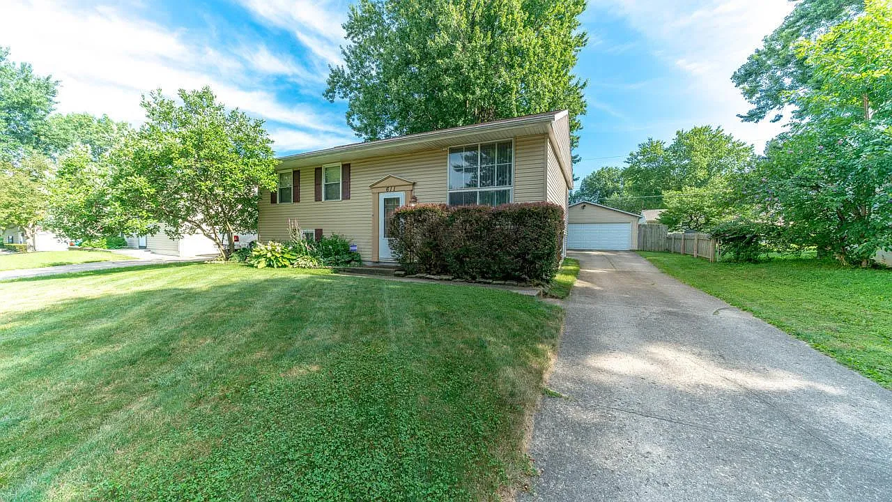 611 Fairholme Rd photo 1