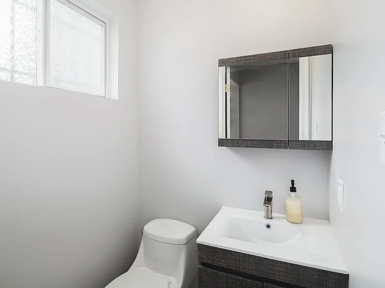 2820 W Stiles St — Photo 3