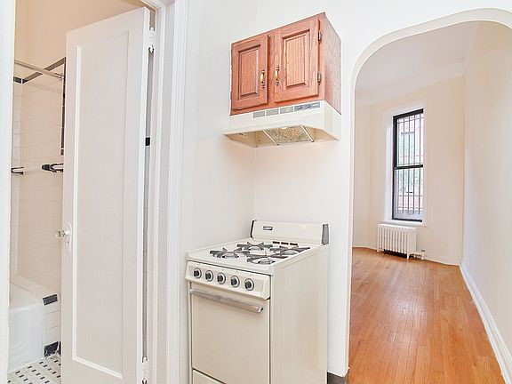 5th image of 108 W 81st St #1R
