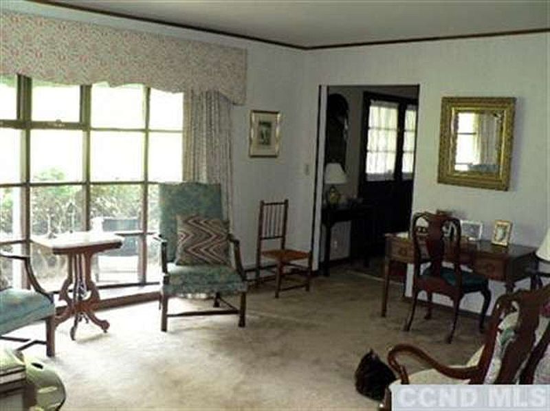 2nd image of 1374 OLD POST Road