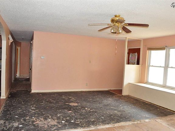 2nd image of 1203 Shady Ln