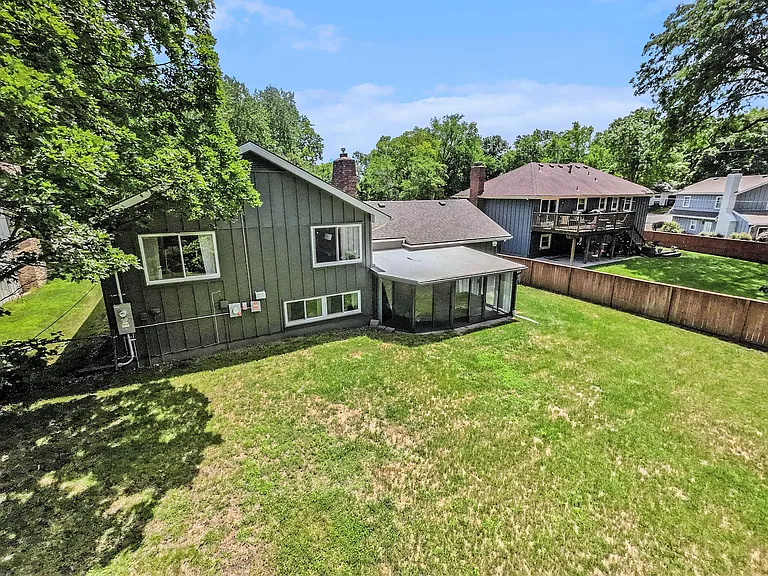 6704 Lakeshore Dr — Photo 5