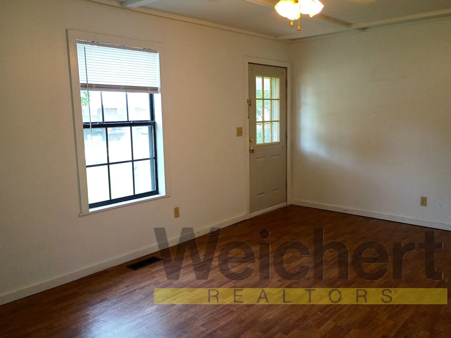 Cozy 2 Bed, 1 Bath Home — Photo 3