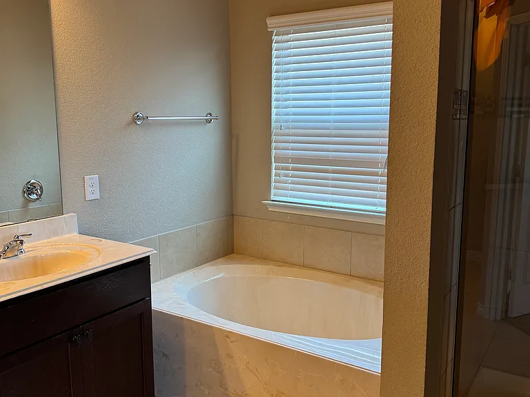 2116 Megan Creek Dr — Photo 9