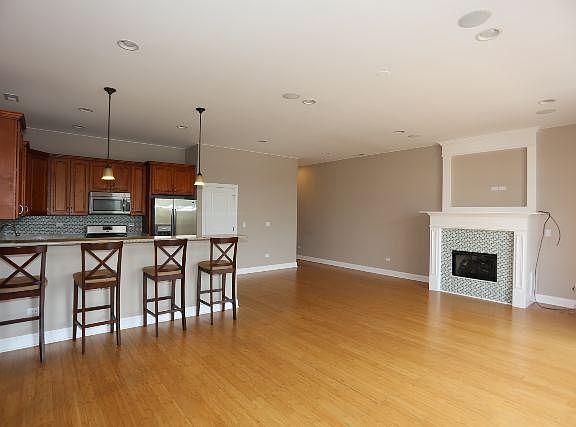 4th image of 4006 N Kilbourn Ave #B3